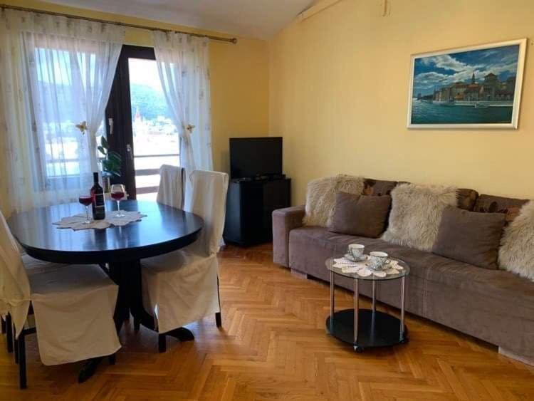 Fresh Apartments Dar Orlic โตรกีร์ ภายนอก รูปภาพ