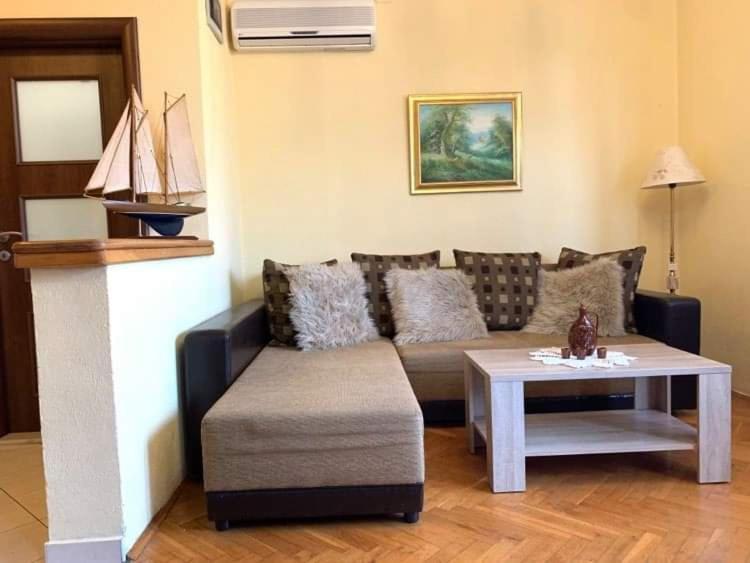 Fresh Apartments Dar Orlic โตรกีร์ ภายนอก รูปภาพ